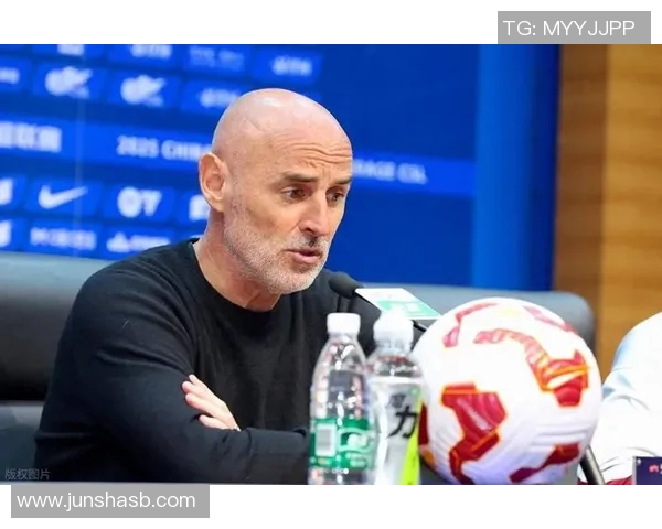 聚焦足球明星赛后采访全面解读球员心声展现竞技激情与团队精神